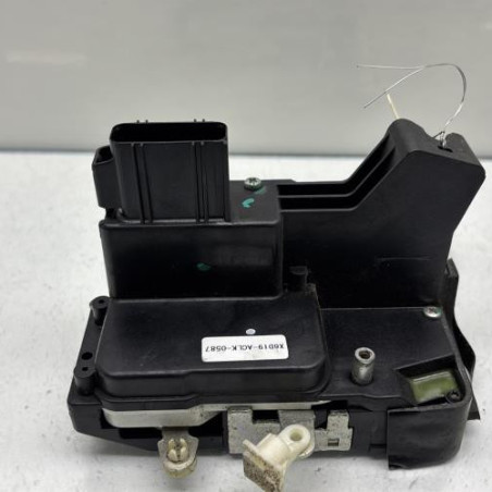 Serrure avant gauche FORD FIESTA 5 Photo n°1