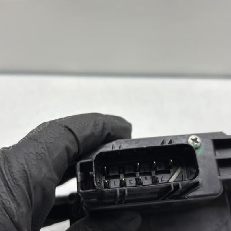 Serrure avant gauche FORD FIESTA 5 Photo n°2