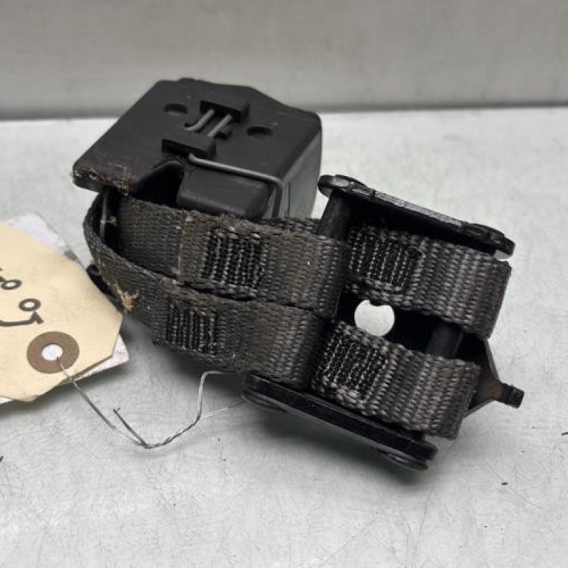 Attache ceinture arriere droit RENAULT CLIO 2 Photo n°4