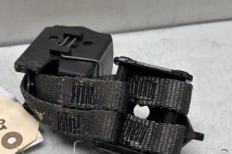 Attache ceinture arriere droit RENAULT CLIO 2