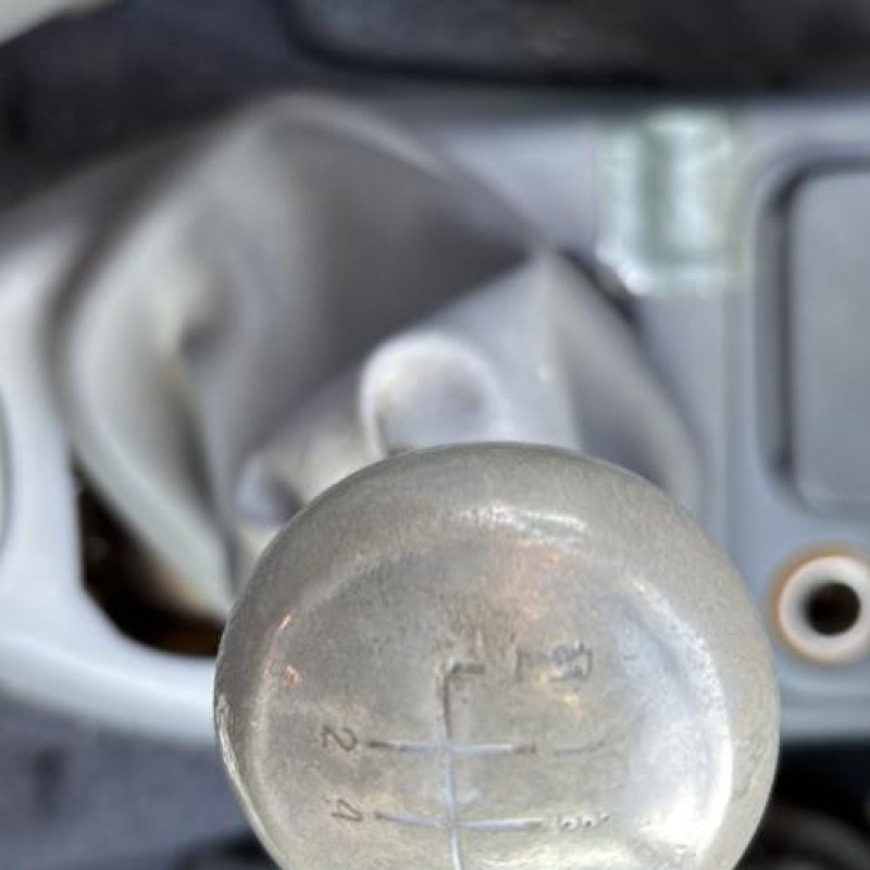 Attache ceinture arriere droit RENAULT CLIO 2 Photo n°11