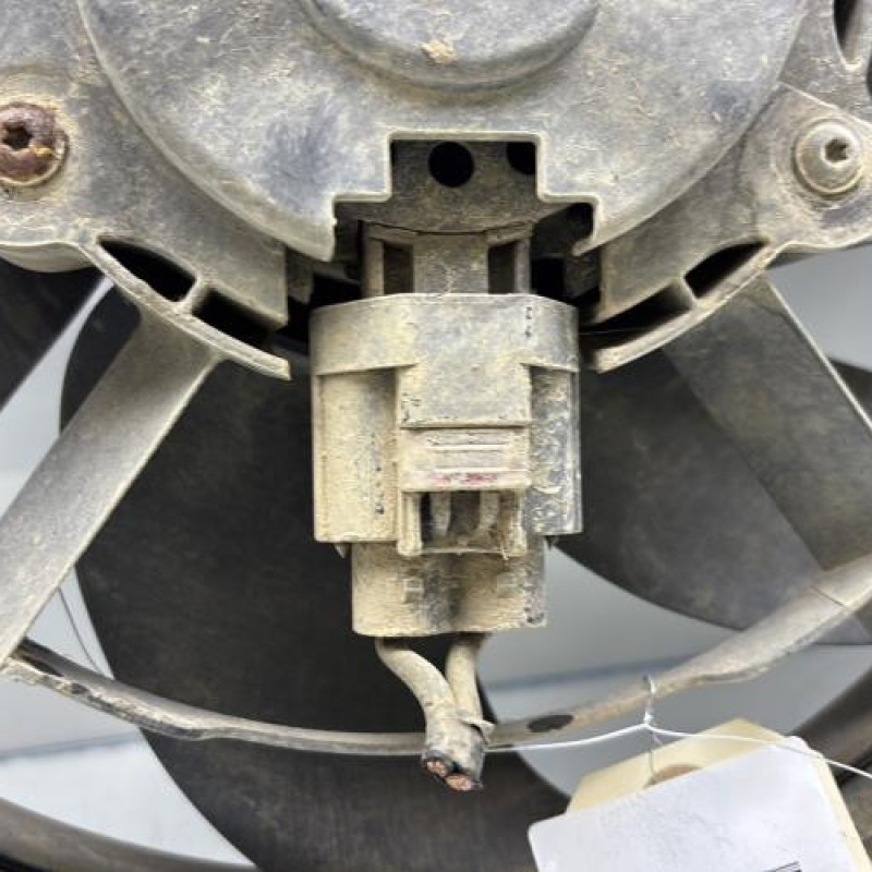 Moto ventilateur radiateur FORD FIESTA 6 Photo n°2