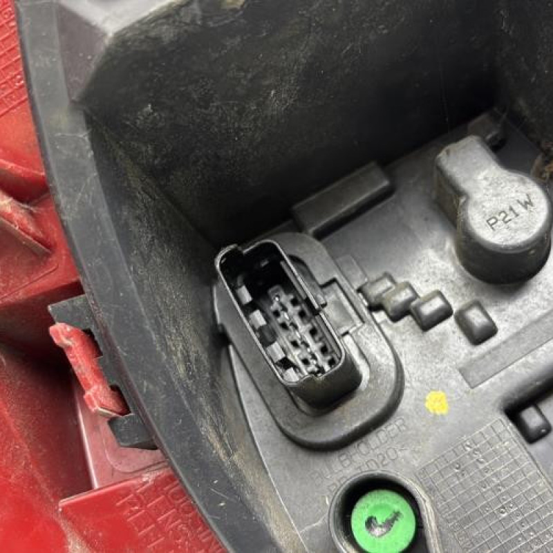 Feu arriere principal droit (feux) RENAULT CLIO 3 Photo n°5