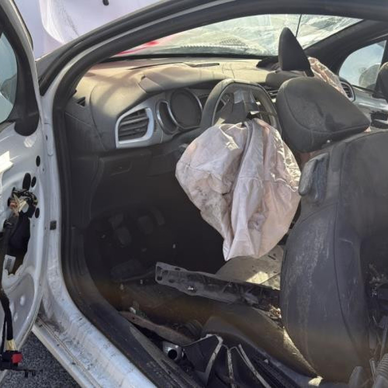 Custode arriere gauche CITROEN DS3 Photo n°17