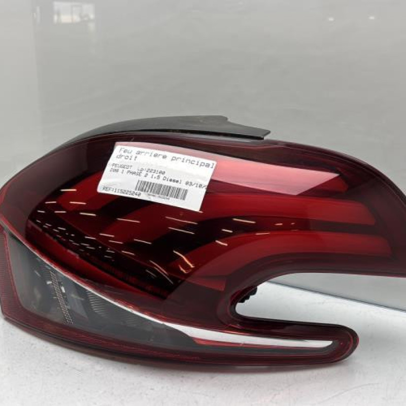 Feu arriere principal droit (feux) PEUGEOT 208 1 Photo n°2