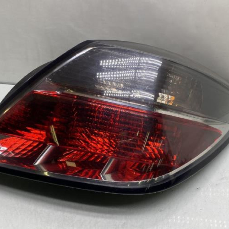 Feu arriere principal droit (feux) OPEL ASTRA H Photo n°1