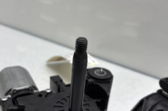 Moteur essuie glace arriere OPEL CORSA E