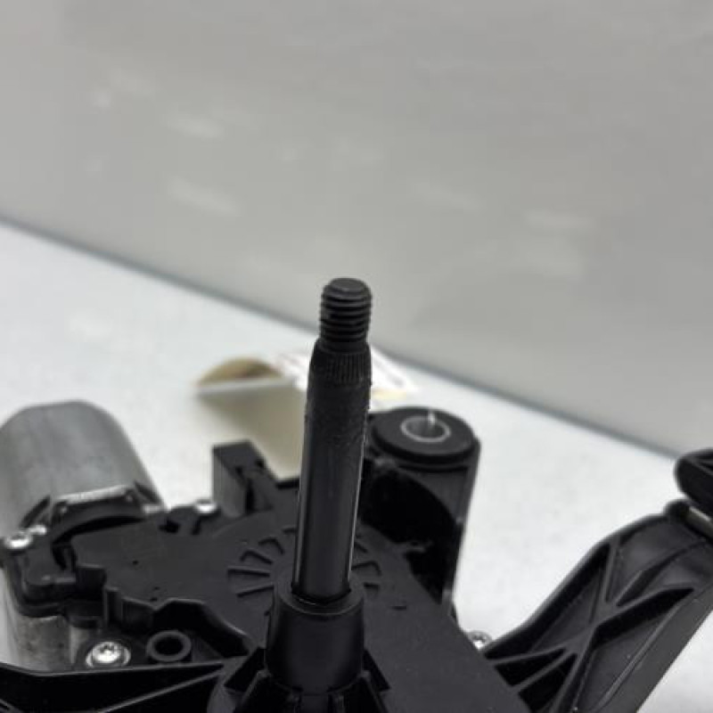 Moteur essuie glace arriere OPEL CORSA E Photo n°2