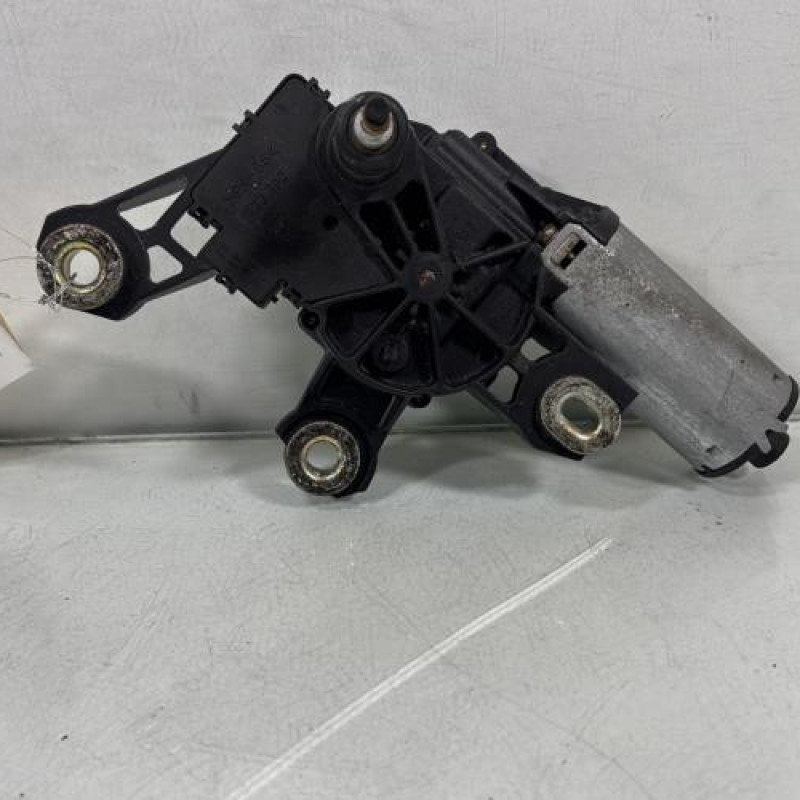 Moteur essuie glace arriere VOLKSWAGEN GOLF 4 Photo n°3