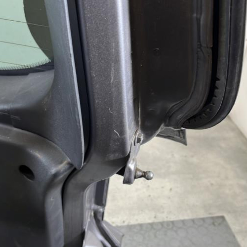 Malle/Hayon arriere RENAULT GRAND MODUS Photo n°8