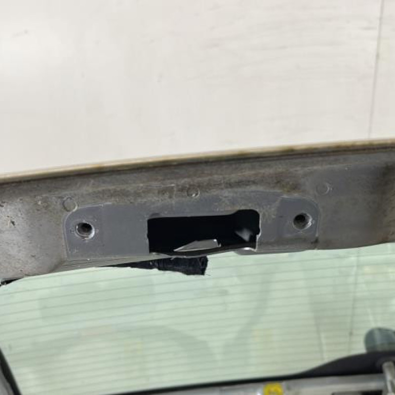 Malle/Hayon arriere SAAB 9.5 1 Photo n°6