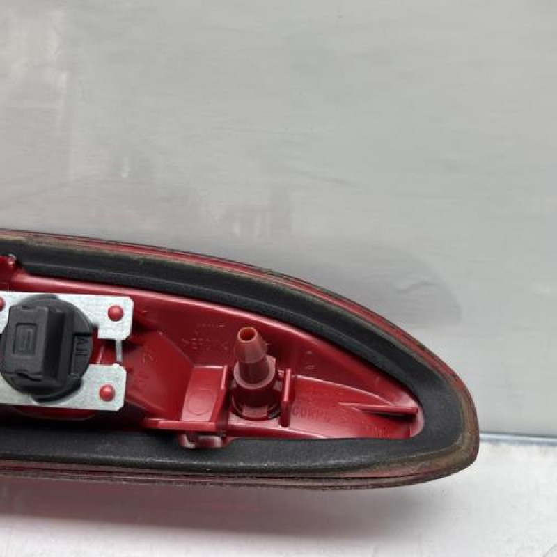 Feu arriere stop central PEUGEOT 208 1 Photo n°4