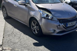 Feu arriere stop central PEUGEOT 208 1