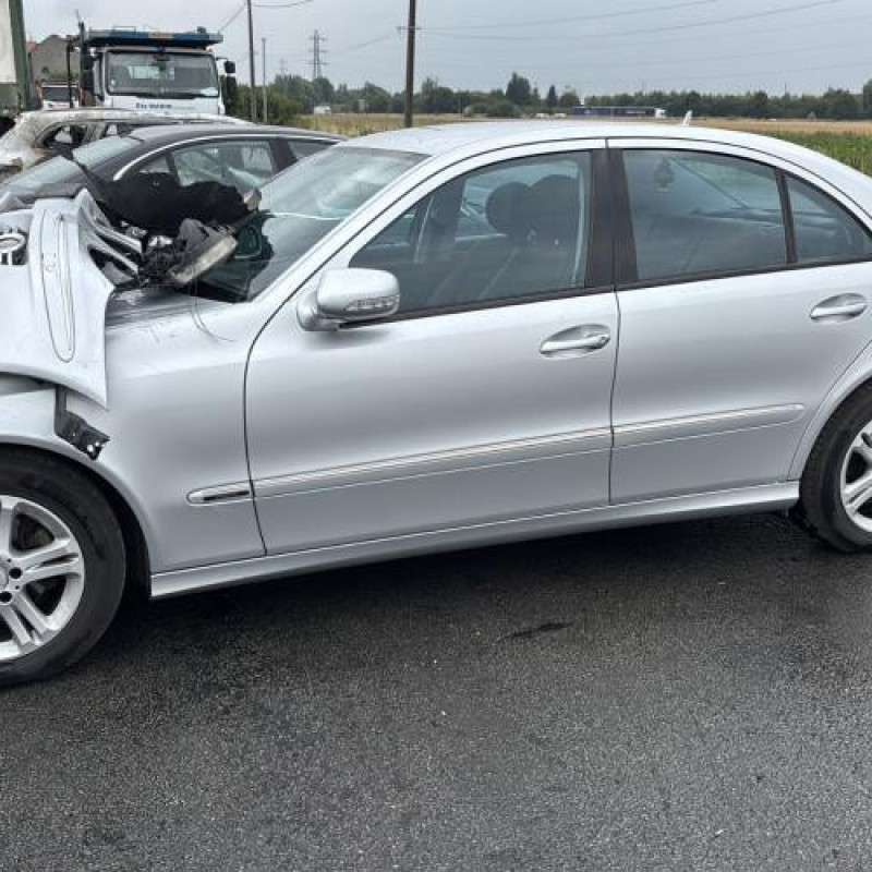 Feu arriere stop central MERCEDES CLASSE E 211 Photo n°6