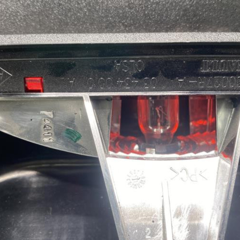 Feu arriere stop central DACIA DUSTER 1 Photo n°4