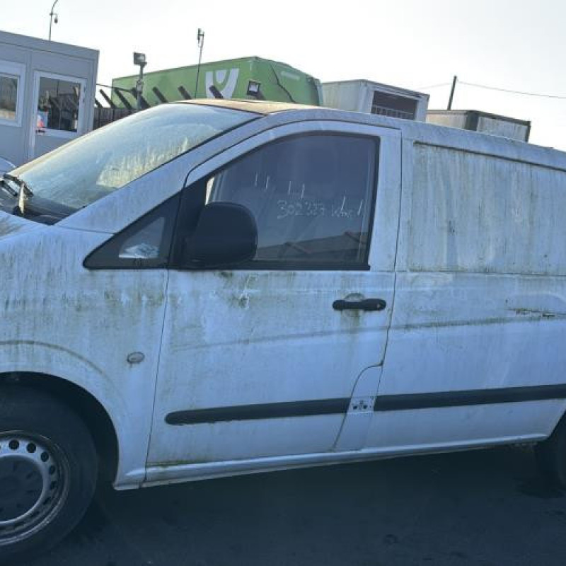 Feu arriere stop central MERCEDES VITO 639 Photo n°11