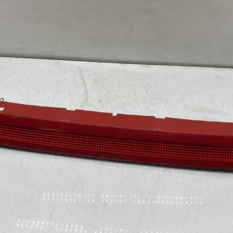 Feu arriere stop central VOLKSWAGEN PASSAT 6 Photo n°1