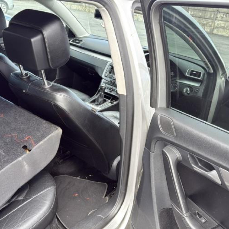 Feu arriere stop central VOLKSWAGEN PASSAT 6 Photo n°11