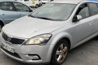 KIA CEE-D 1 PHASE 2 1.6 CRDI - 16V TURBO Photo n°1