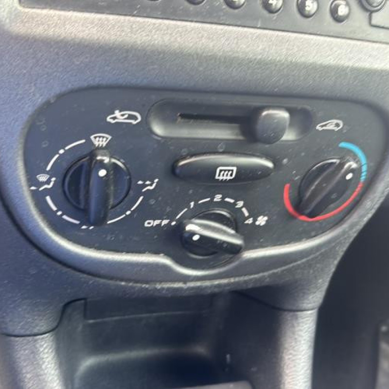 Pare boue avant droit PEUGEOT 206 Photo n°20