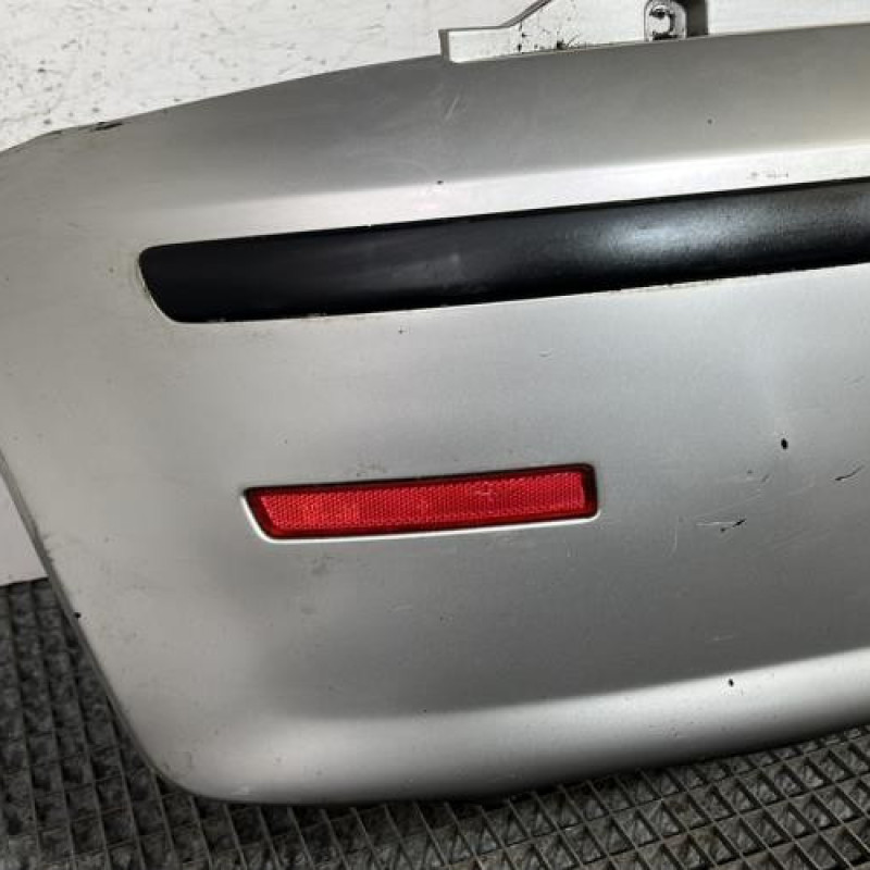 Pare choc arriere FIAT PUNTO 2 Photo n°2