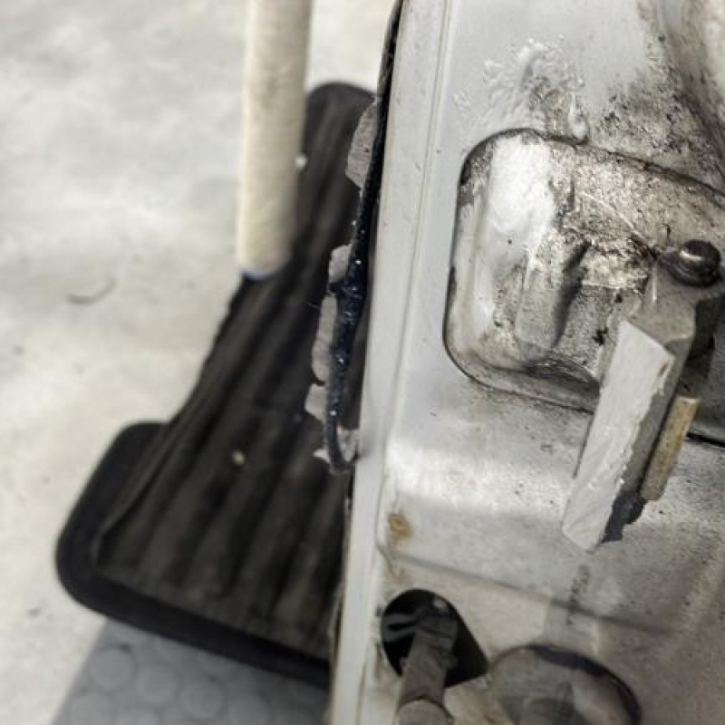 Porte avant gauche FORD FIESTA 4 Photo n°4