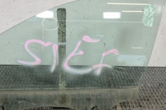 Vitre avant gauche RENAULT CLIO 3 Photo n°1