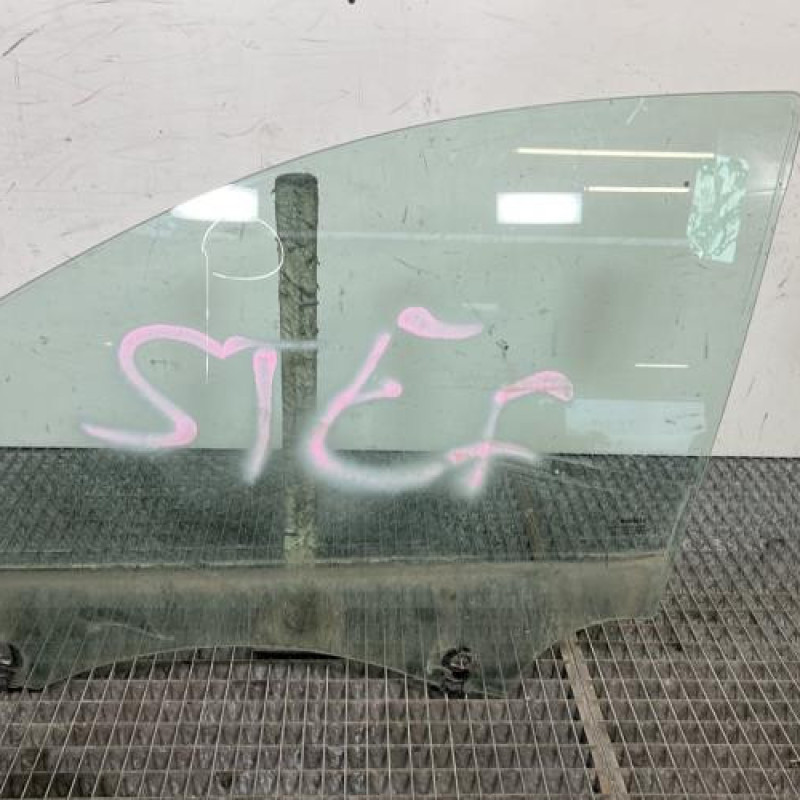 Vitre avant gauche RENAULT CLIO 3 Photo n°1