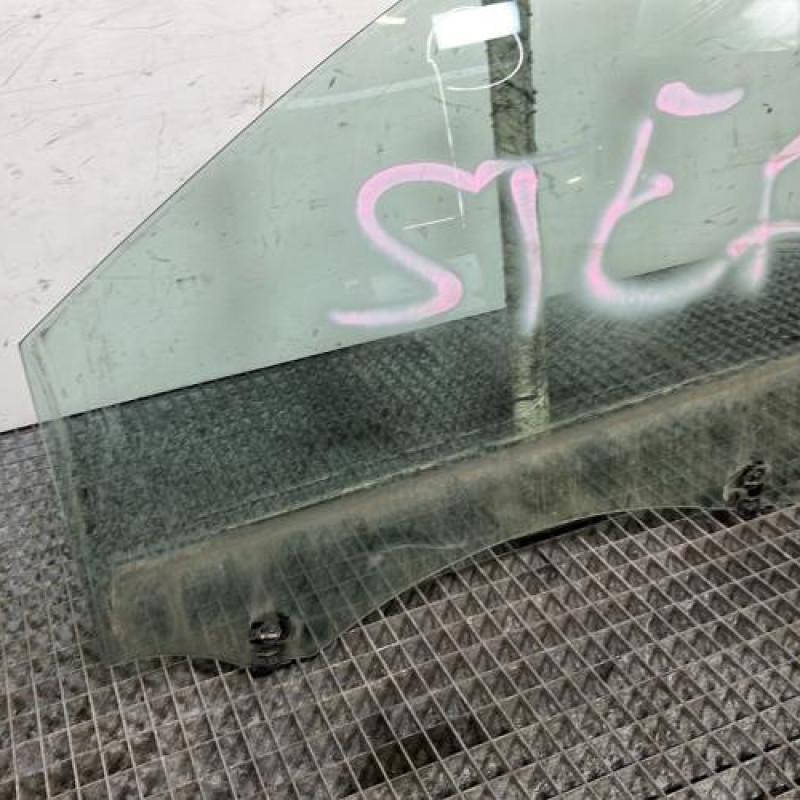 Vitre avant gauche RENAULT CLIO 3 Photo n°2