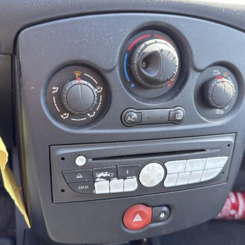 Vitre avant gauche RENAULT CLIO 3 Photo n°16