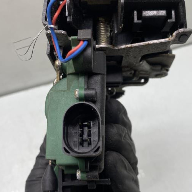 Serrure arriere droit VOLKSWAGEN GOLF 4 Photo n°5