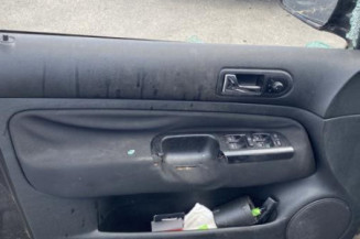 Serrure arriere droit VOLKSWAGEN GOLF 4