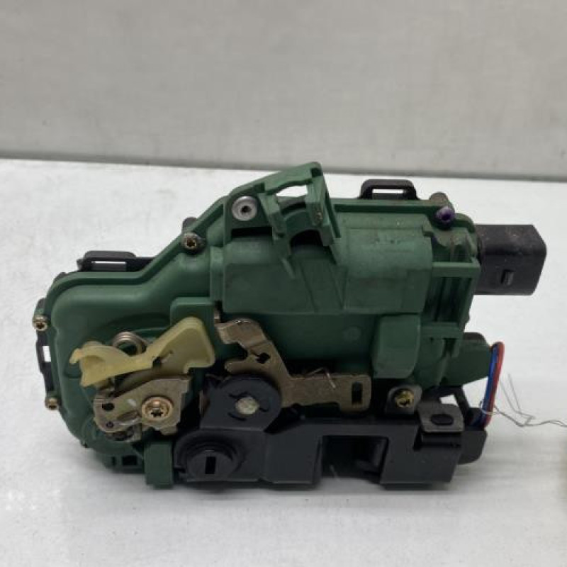 Serrure arriere gauche VOLKSWAGEN GOLF 4 Photo n°3