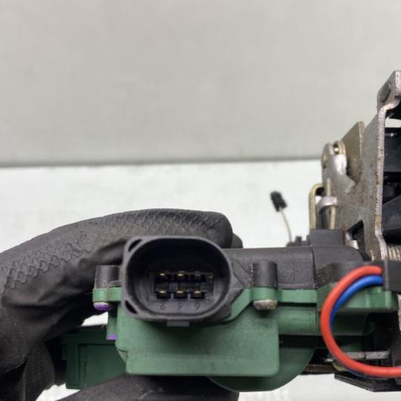 Serrure arriere gauche VOLKSWAGEN GOLF 4 Photo n°4