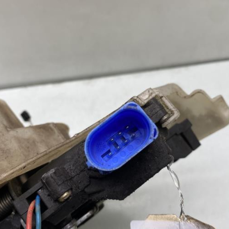 Serrure arriere droit VOLKSWAGEN GOLF 6 Photo n°4