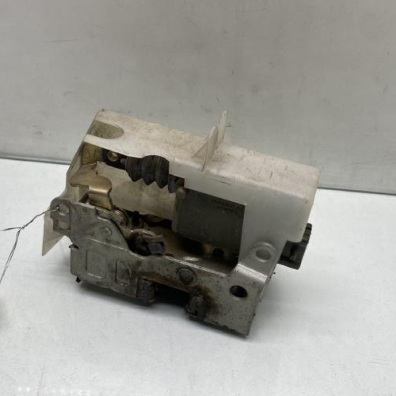 Serrure arriere gauche RENAULT CLIO 2 Photo n°4