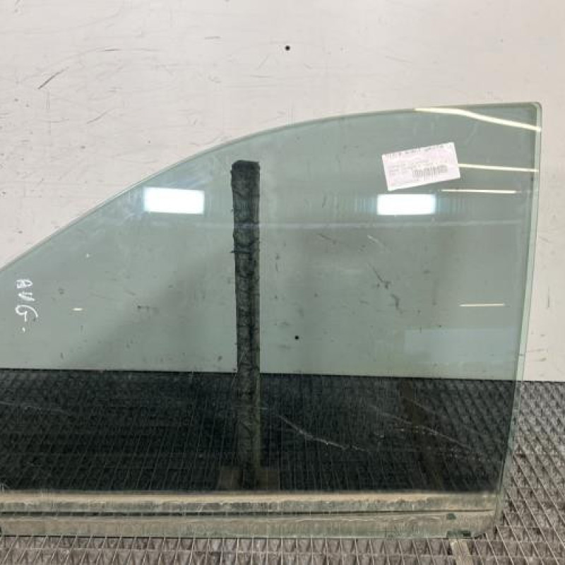 Vitre avant gauche CHRYSLER GRAND VOYAGER 4 Photo n°1