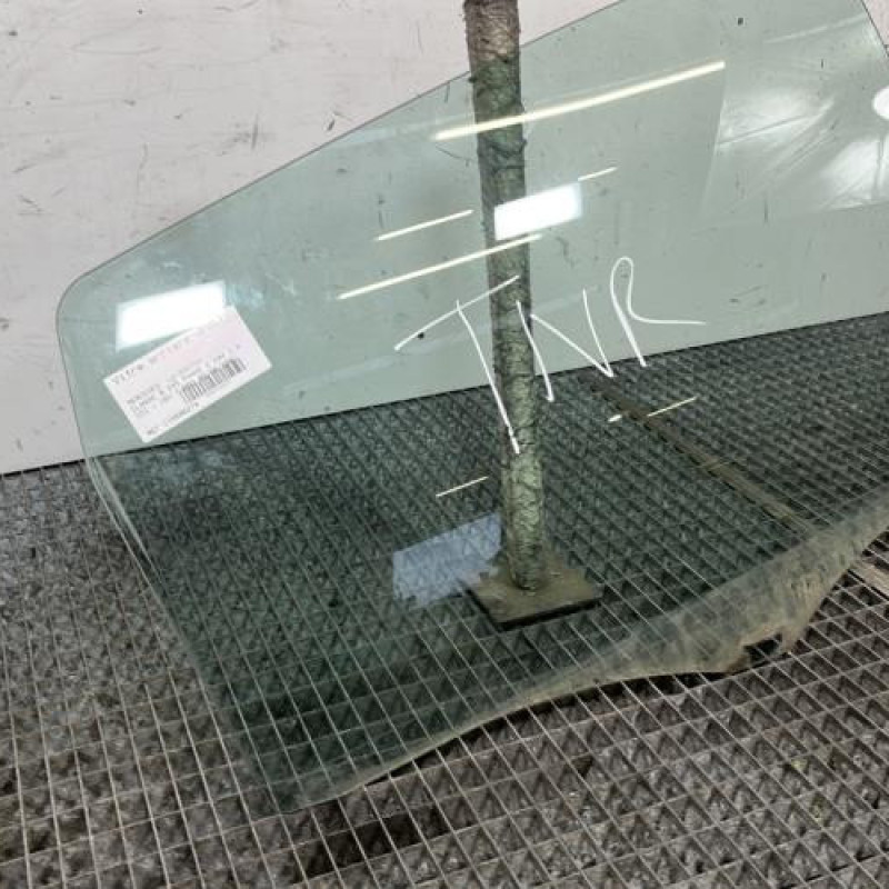 Vitre arriere droit MERCEDES CLASSE B 245 Photo n°2