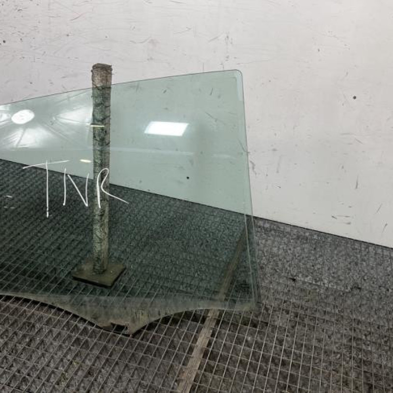 Vitre arriere droit MERCEDES CLASSE B 245 Photo n°3