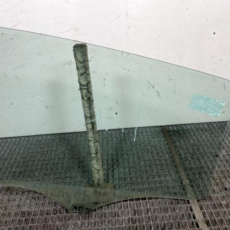 Vitre arriere droit MERCEDES CLASSE B 245 Photo n°4