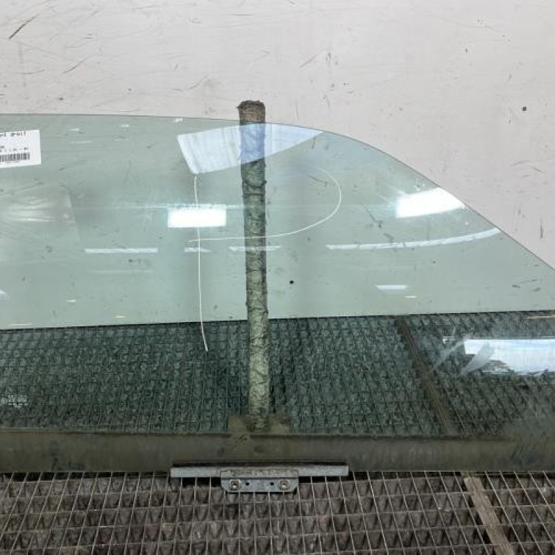 Vitre avant droit FORD FIESTA 4 Photo n°1