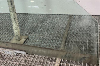 Vitre avant droit FORD FIESTA 4