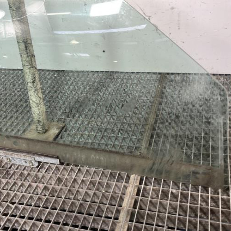 Vitre avant droit FORD FIESTA 4 Photo n°2