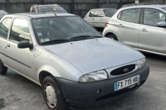 Vitre avant droit FORD FIESTA 4