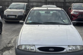Vitre avant droit FORD FIESTA 4