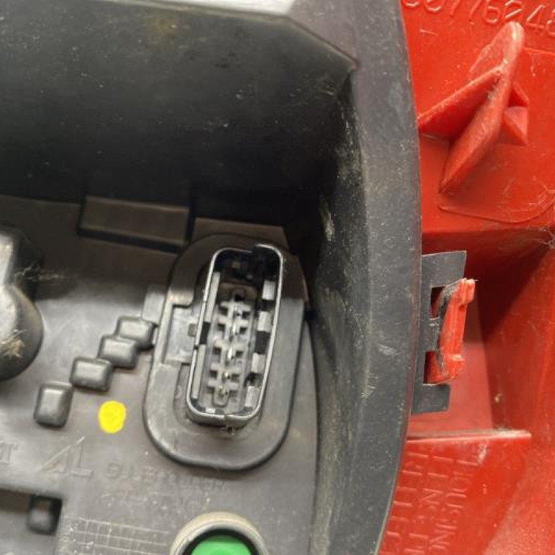 Feu arriere principal gauche (feux) RENAULT CLIO 3 Photo n°4