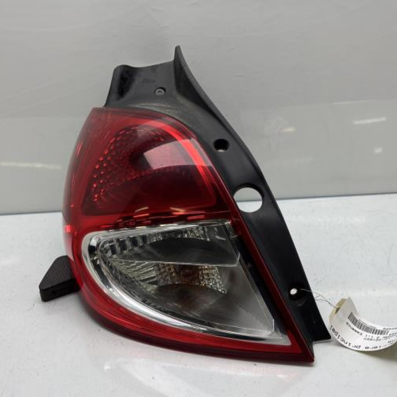 Feu arriere principal gauche (feux) RENAULT CLIO 3 Photo n°1