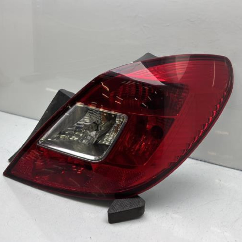 Feu arriere principal droit (feux) OPEL CORSA D Photo n°2