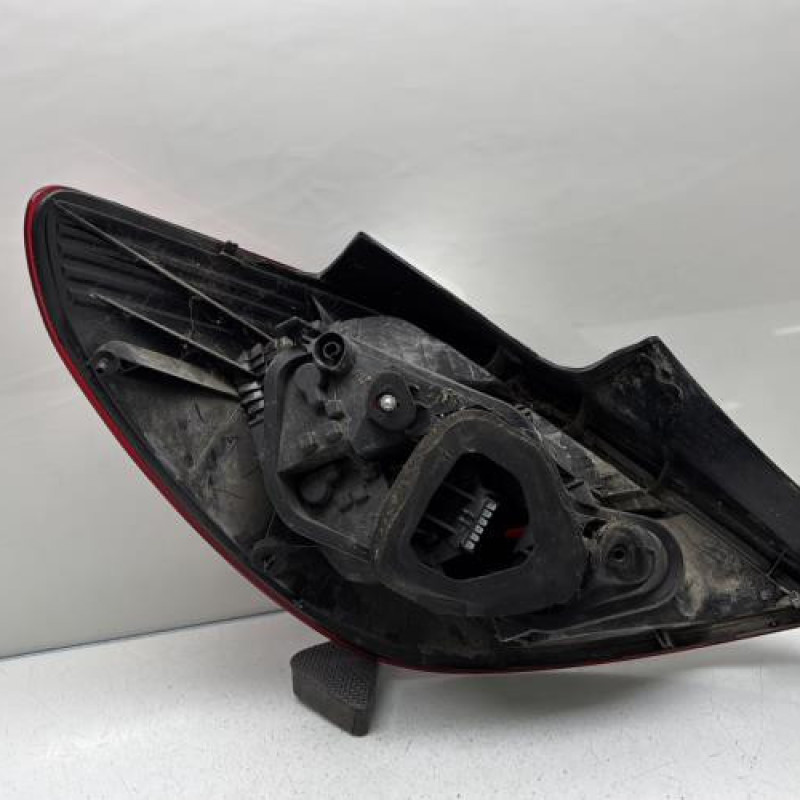 Feu arriere principal droit (feux) OPEL CORSA D Photo n°5