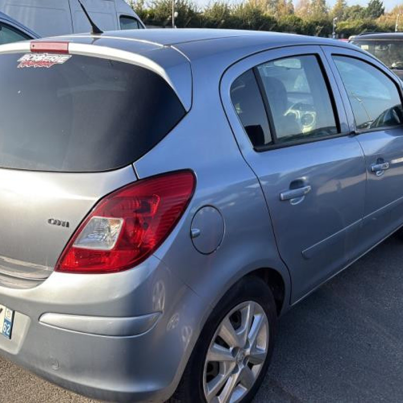Feu arriere principal gauche (feux) OPEL CORSA D Photo n°6